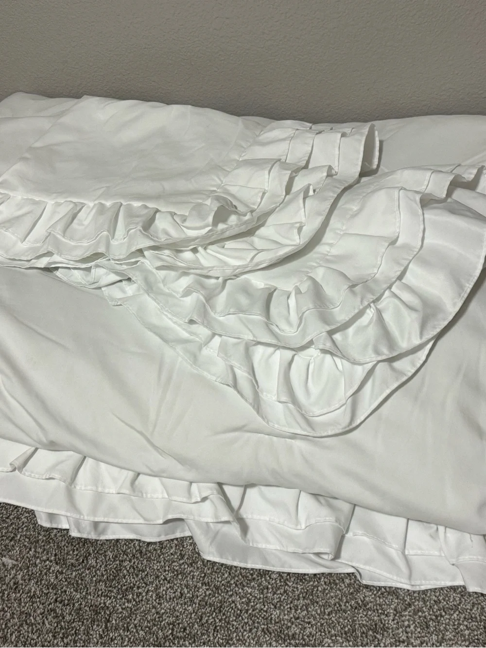 Twin size comforter and shams